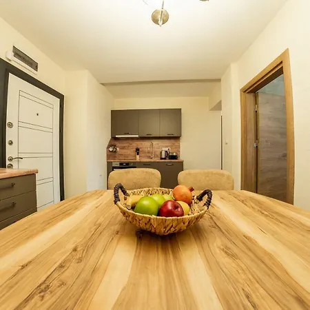 Crown Life Appartement *