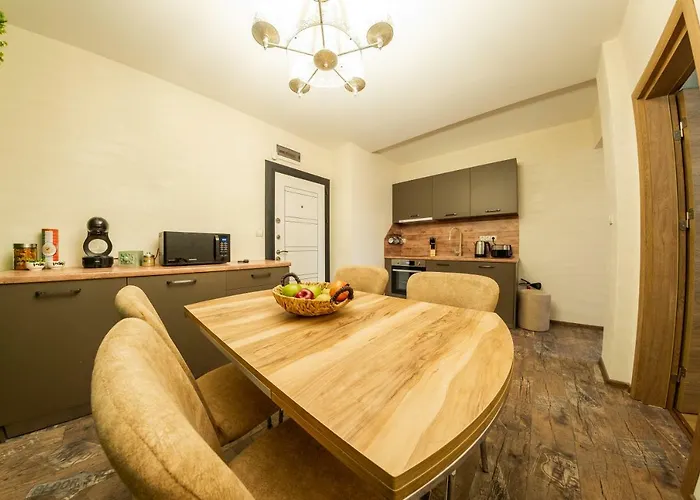 Crown Life Apartamento *