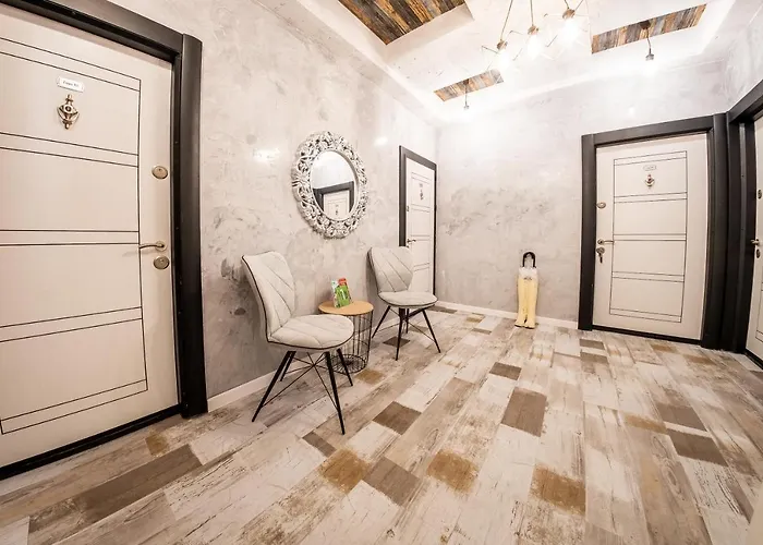 Crown Life Apartment *